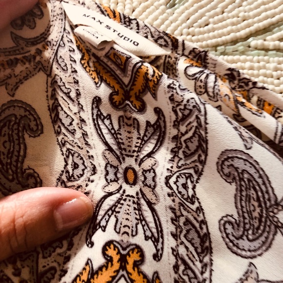 Peplum Blouse
MAX STUDIO - Med. NWOT💛 - Picture 8 of 9